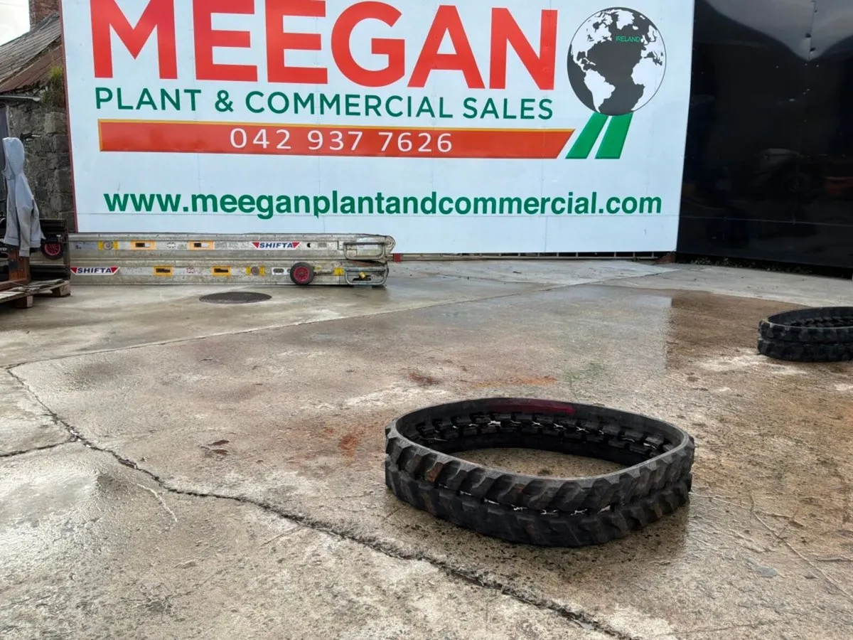 Unused JCB mini digger 230 x 31 x 96 rubber track. - Image 1