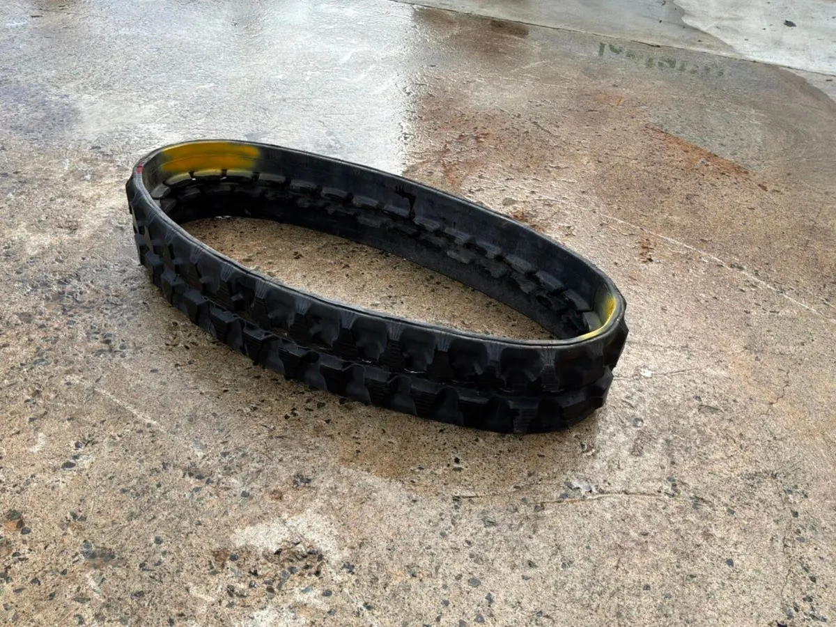 Unused mini digger rubber track....230 x 96 x 31.. - Image 3