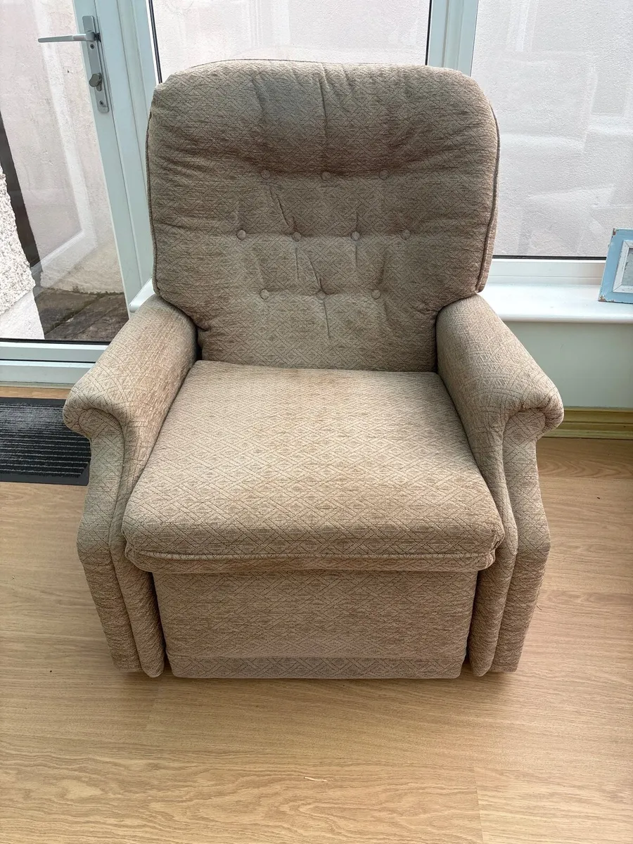 Recliner chair - Image 1