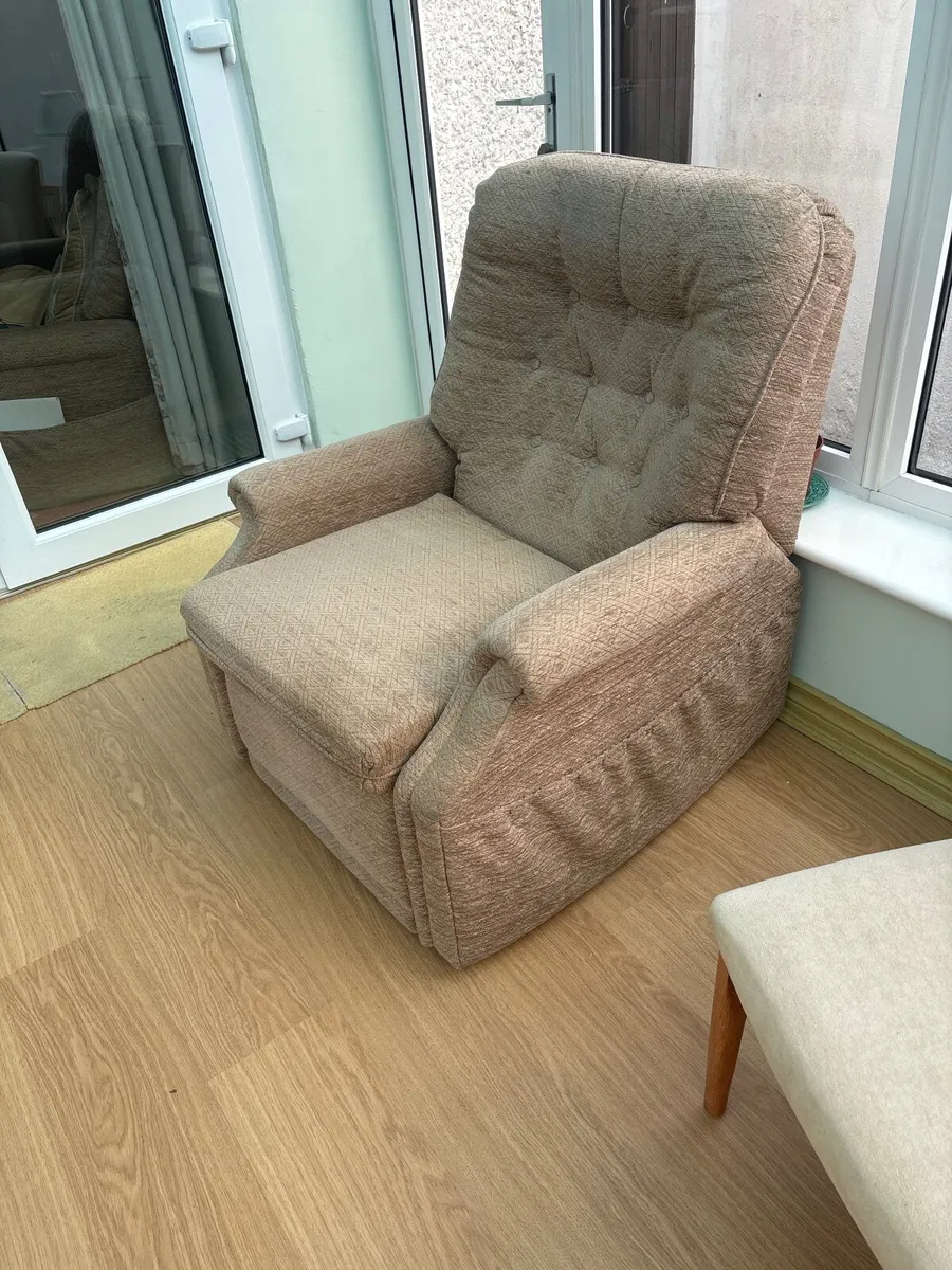 Recliner chair - Image 2