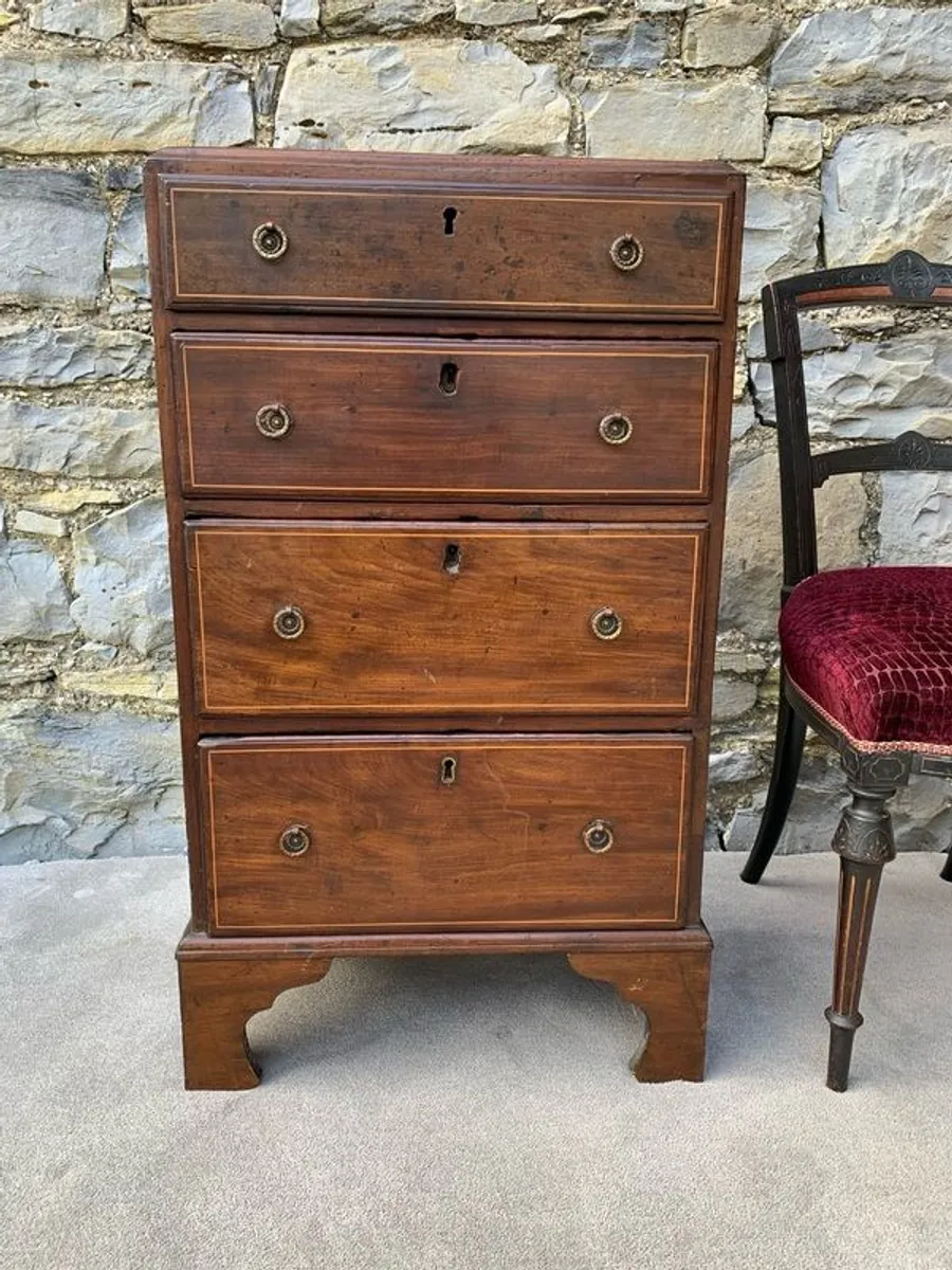 Georgian Mahogany Chest of Drawers. - Image 1