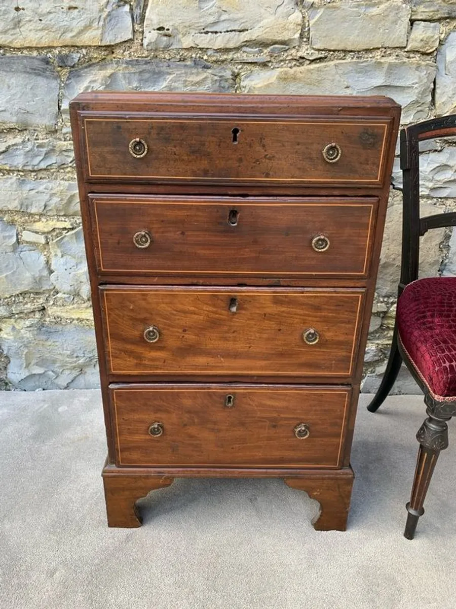 Georgian Mahogany Chest of Drawers. - Image 2