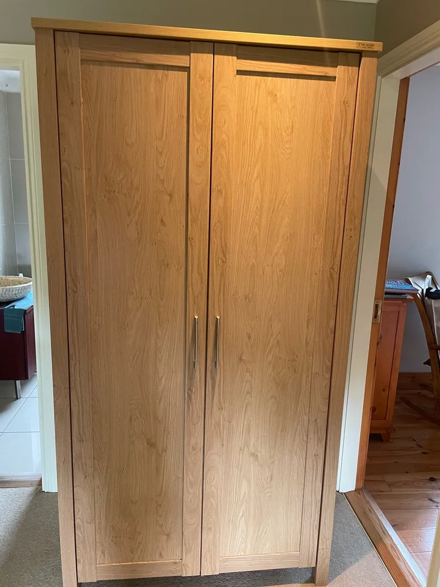 Clothes cabinet - Image 1