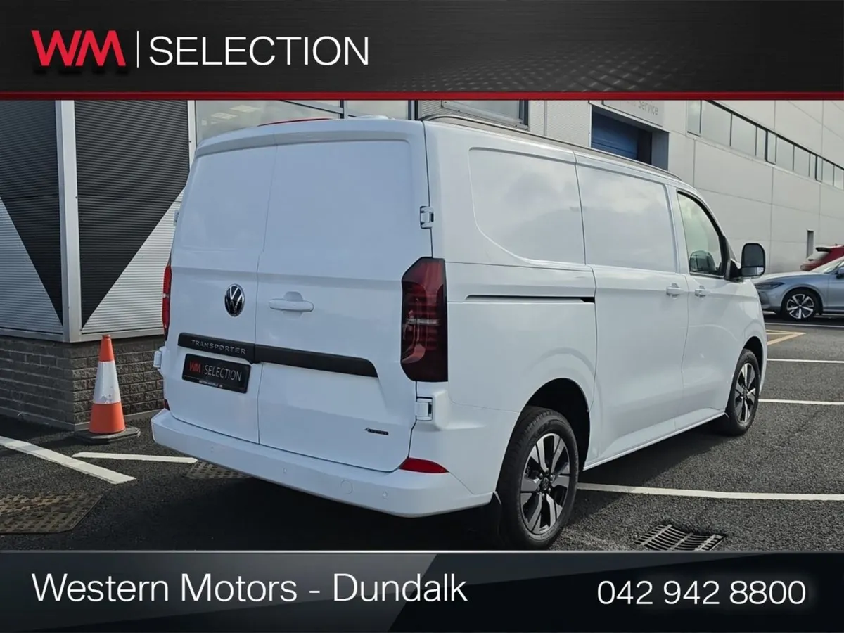 Volkswagen Transporter HIGHLINE SWB 4MOTION - Image 3