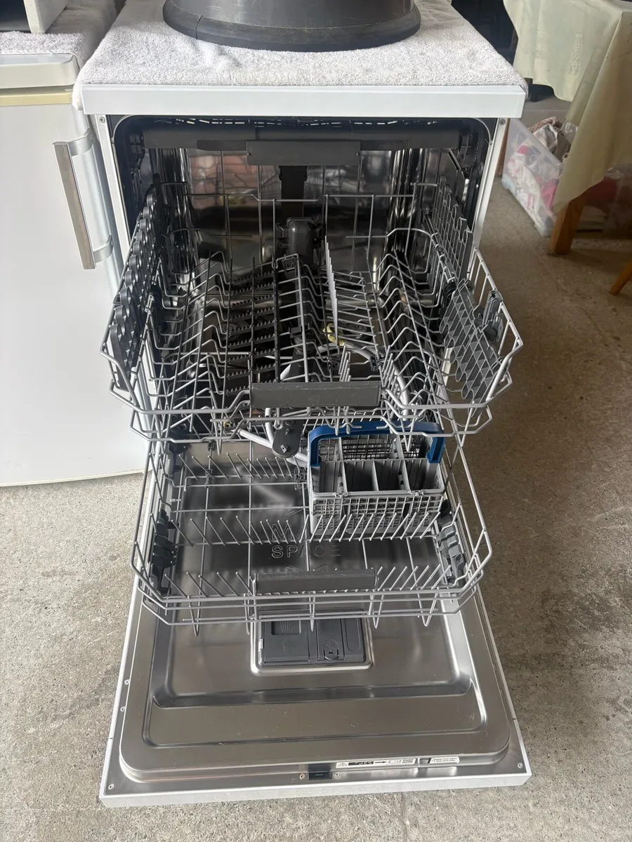 Hotpoint dishwasher - Image 2