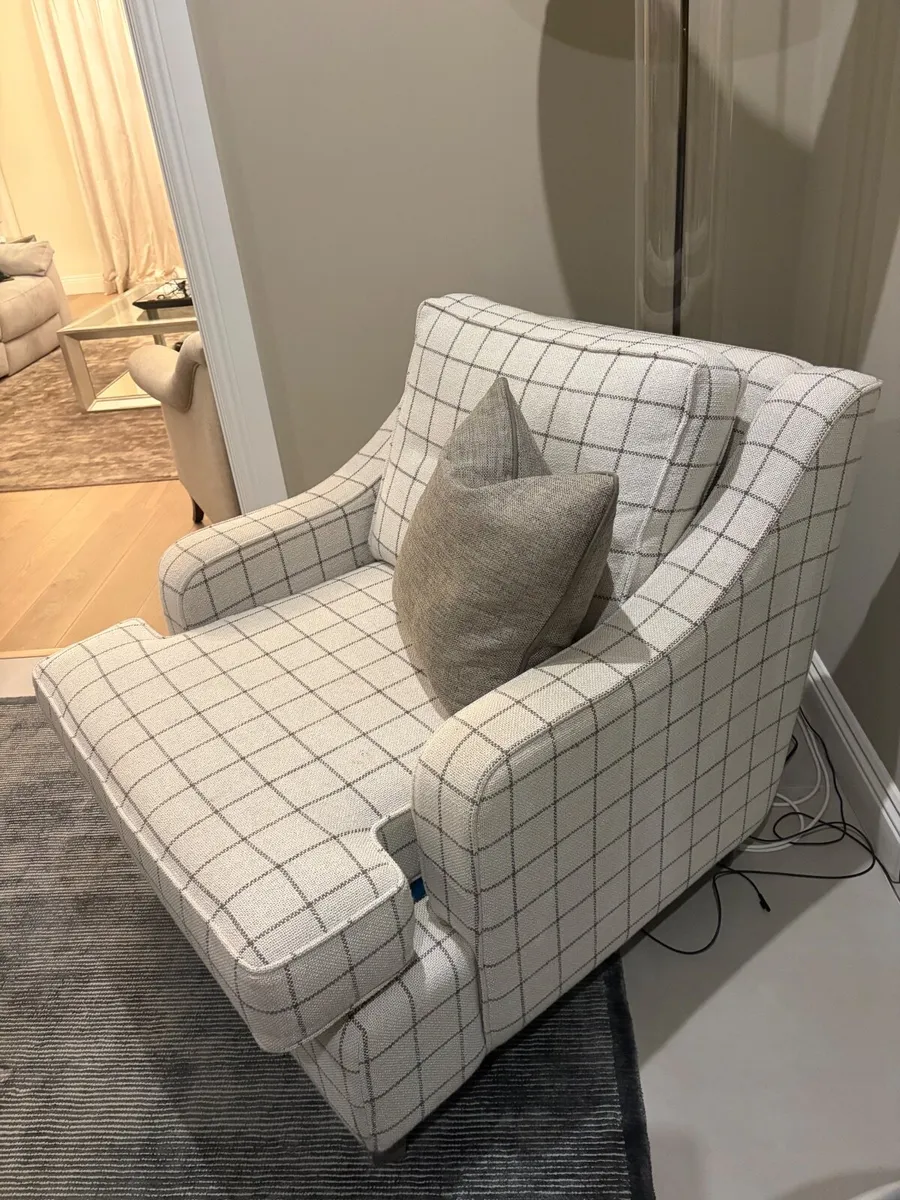 Statement chair - Image 3