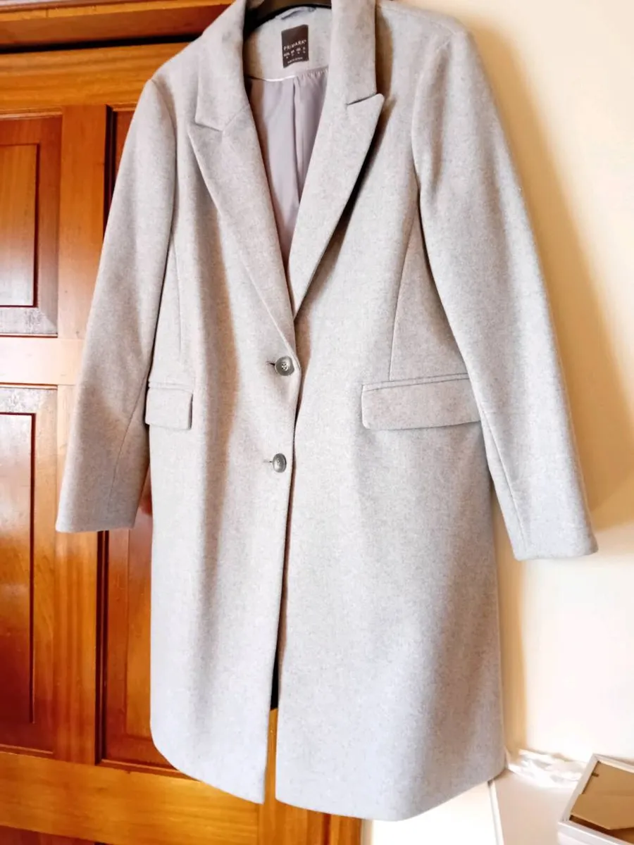 Ladies Coat - Size 18 - Image 1