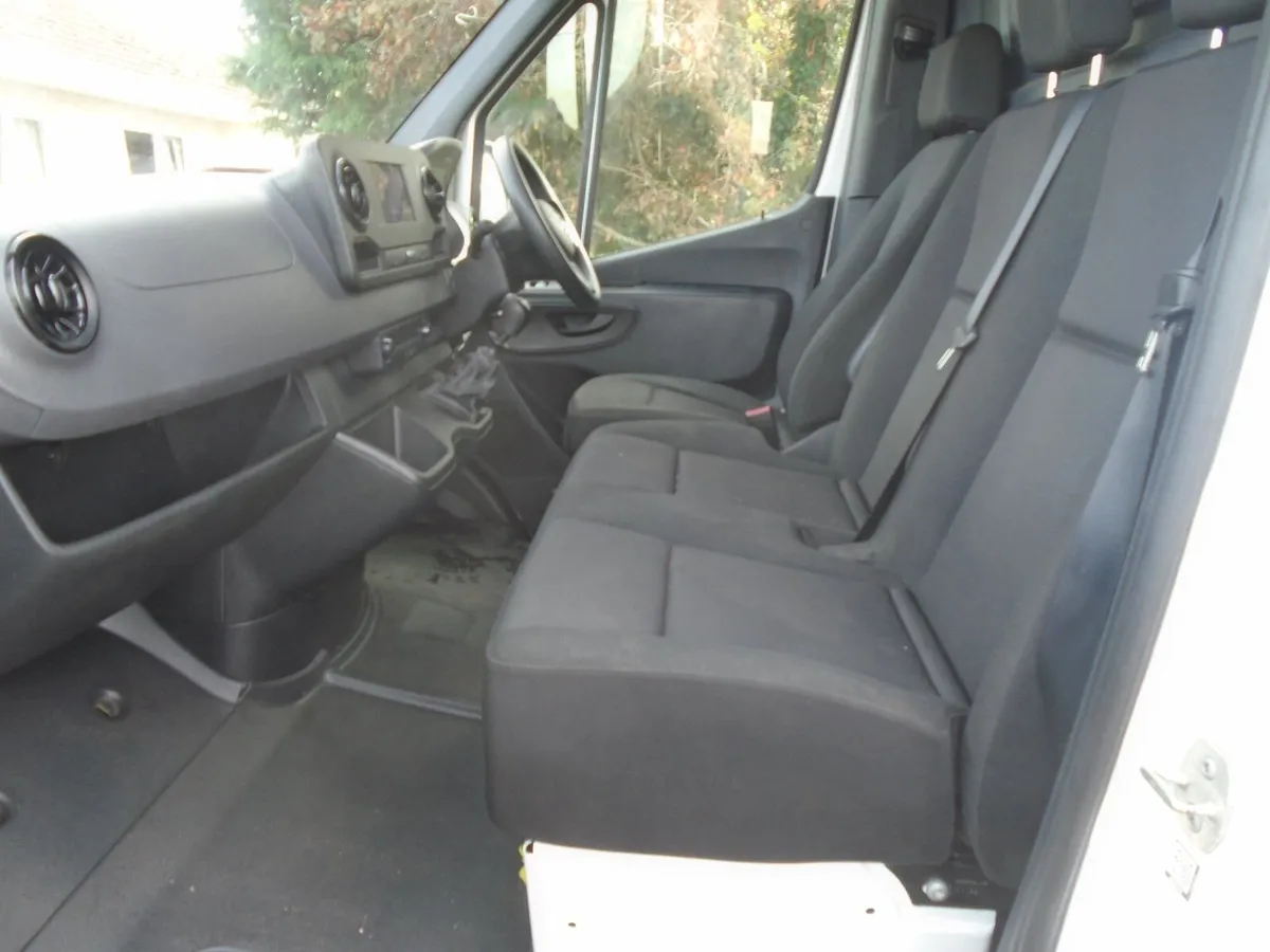 2024 Mercedes-Benz Sprinter 315CDI MWB HR RWD - Image 4