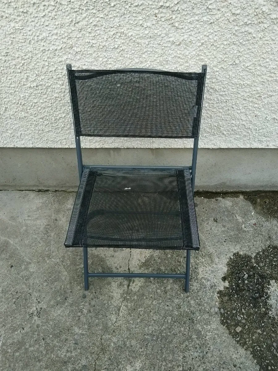Table and chairs - Image 3