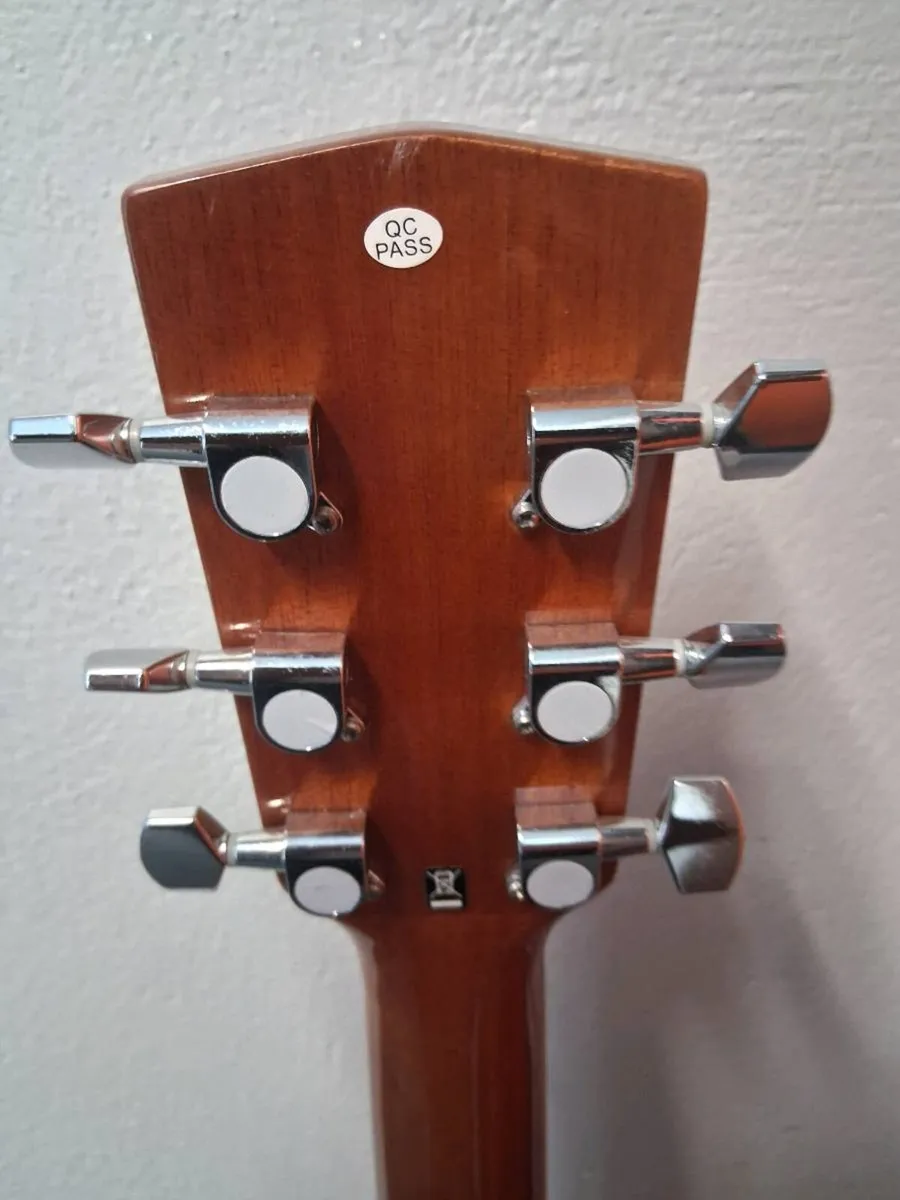 Guitar - Image 4