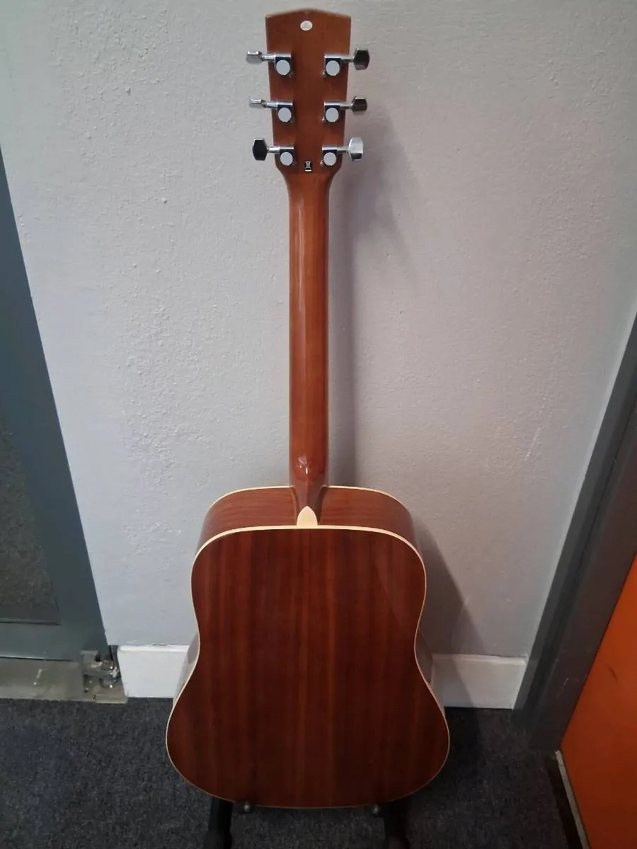 Guitar. - Image 2