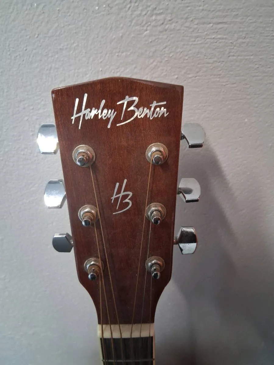 Guitar. - Image 3
