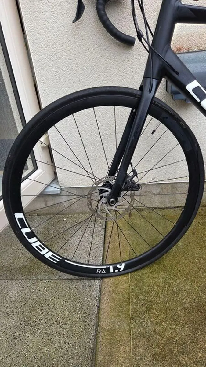 Cube Attain Road Bike - Image 2