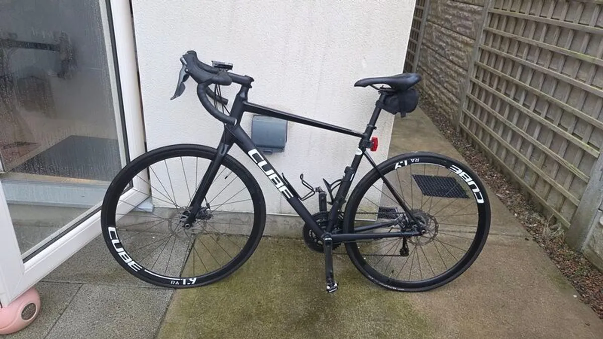 Cube Attain Road Bike - Image 1