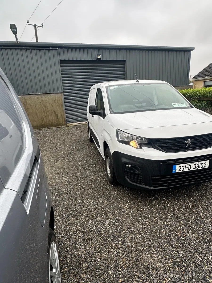 2023 Peugeot partner 6speed - Image 2