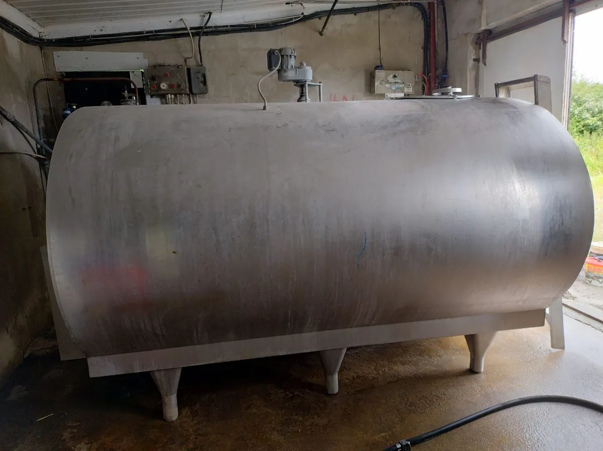 Mueller Bulk tank Milking Machine - Image 2