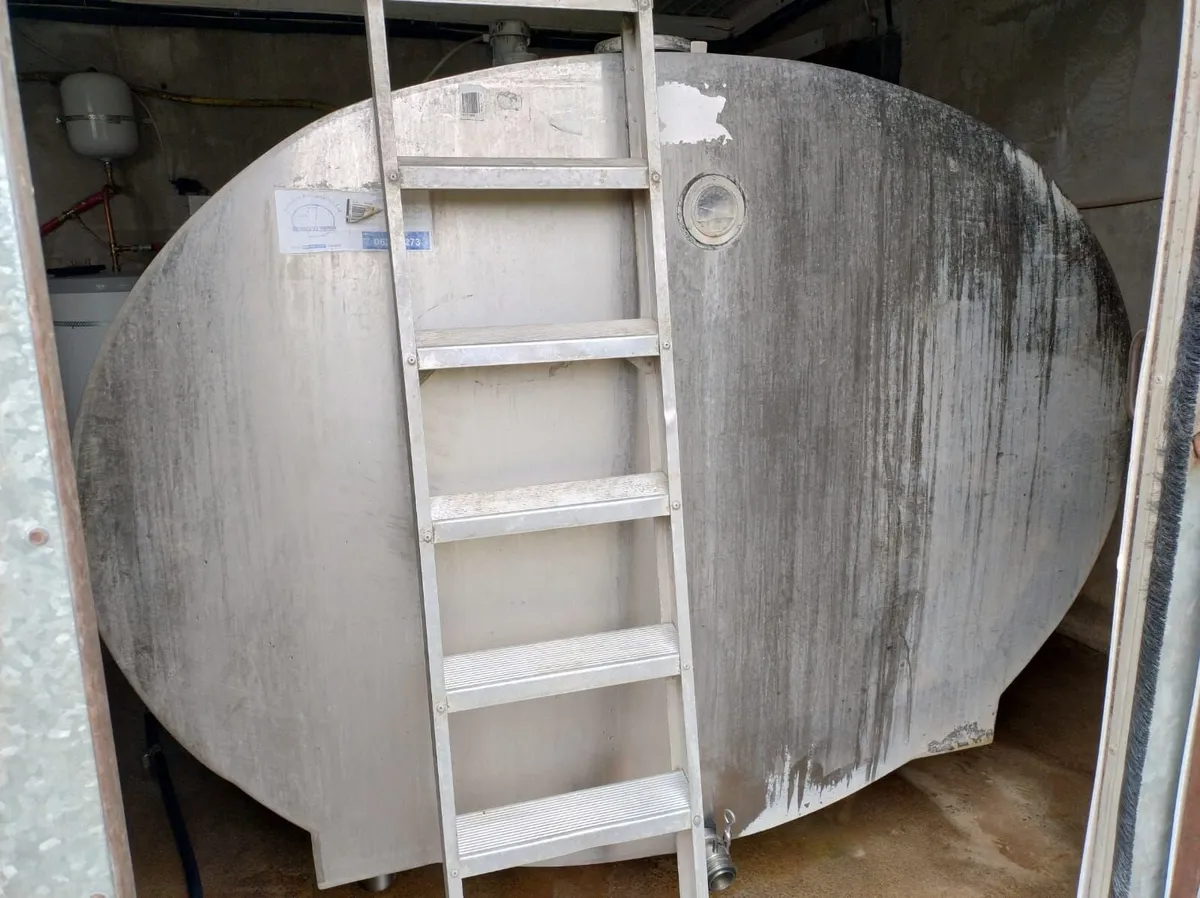 Mueller Bulk tank Milking Machine - Image 3
