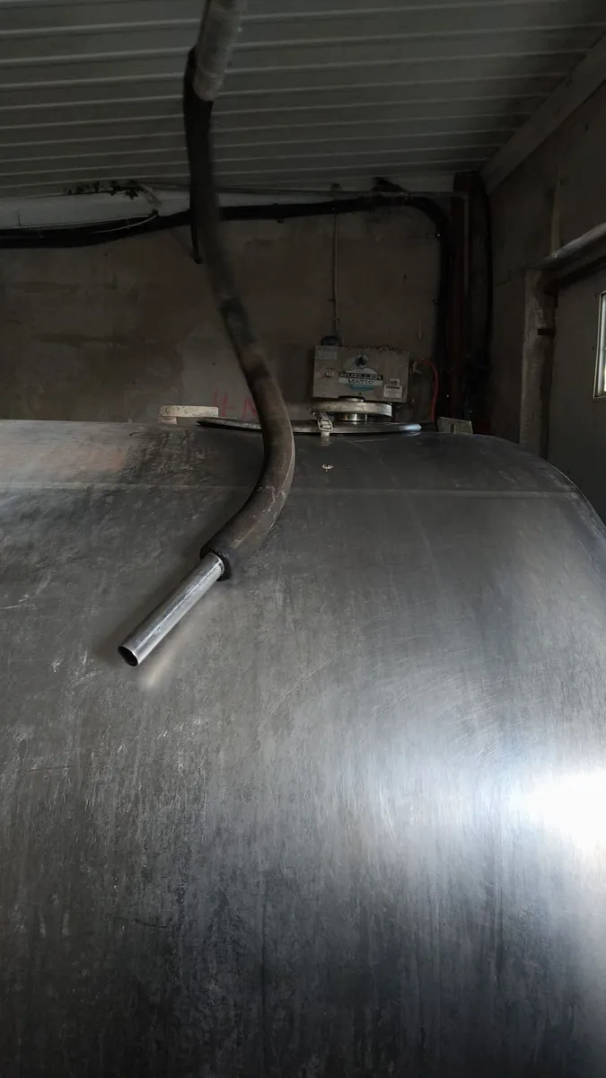 Mueller Bulk tank Milking Machine - Image 4