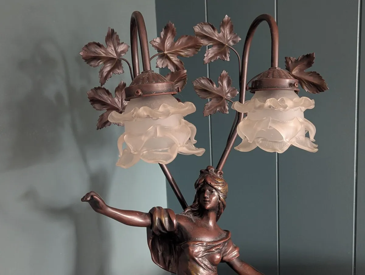 Antique Decorative table lamp flower glass shades - Image 3