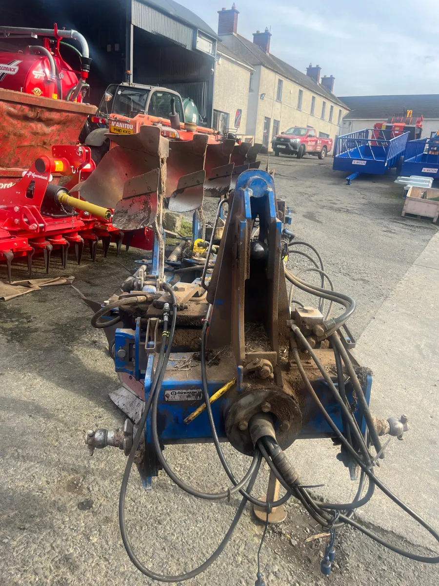 Used 5F Overum Variflex Reversible Plough - Image 3