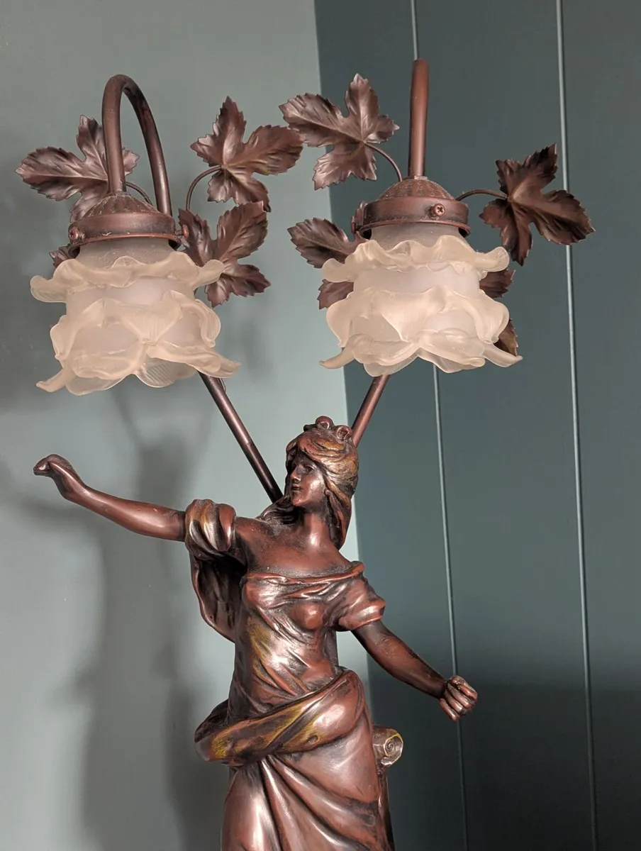 Antique Decorative table lamp flower glass shades - Image 4