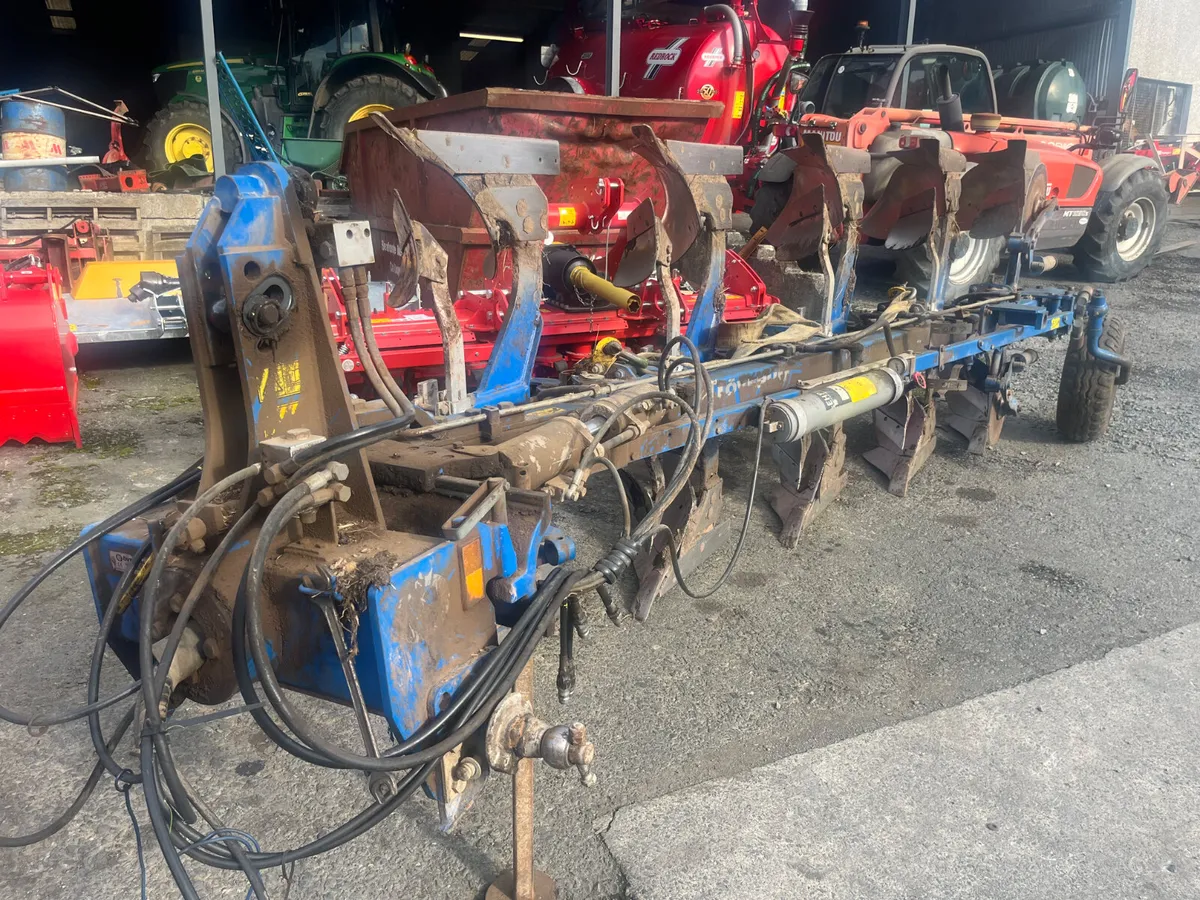 Used 5F Overum Variflex Reversible Plough - Image 1