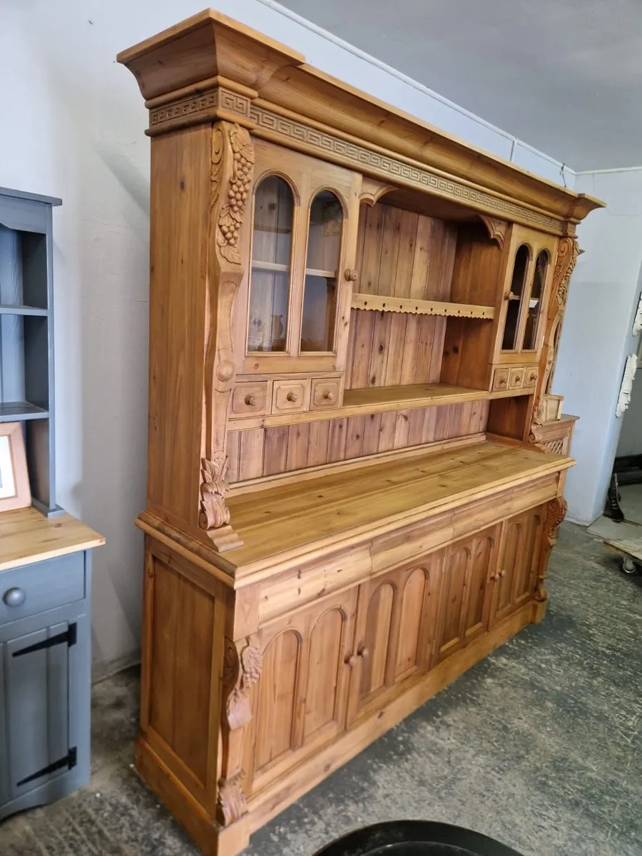 Vintage 7ft wide pine kitchen dresser - Image 4