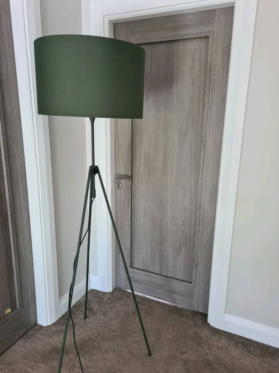 2 x large floor lamps - Image 1