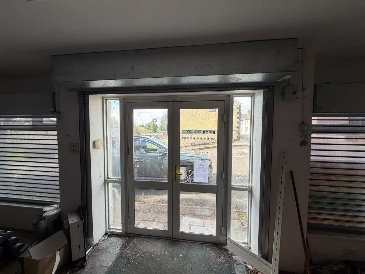 Shop windows and door shutters - Image 2