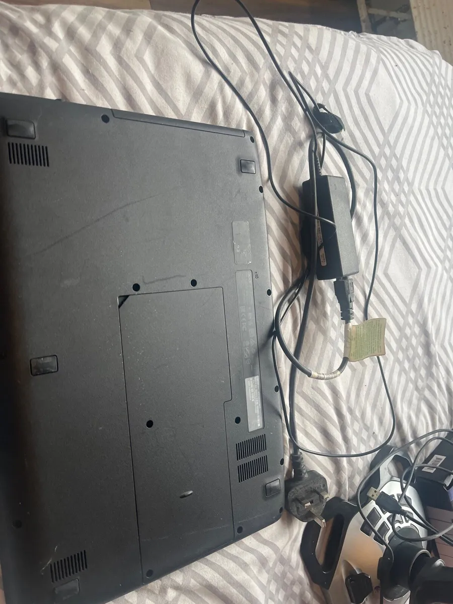 Acer Aspire E1-532 Laptop + Charger - Image 3