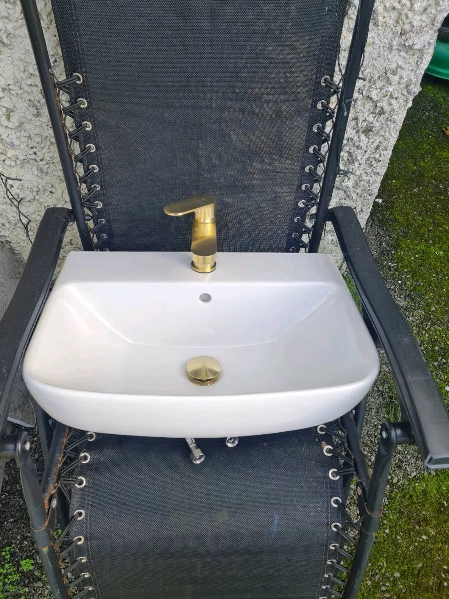 Bathroom sink - Image 2