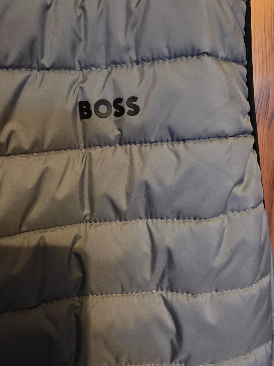 Hugo boss gilet - Image 4