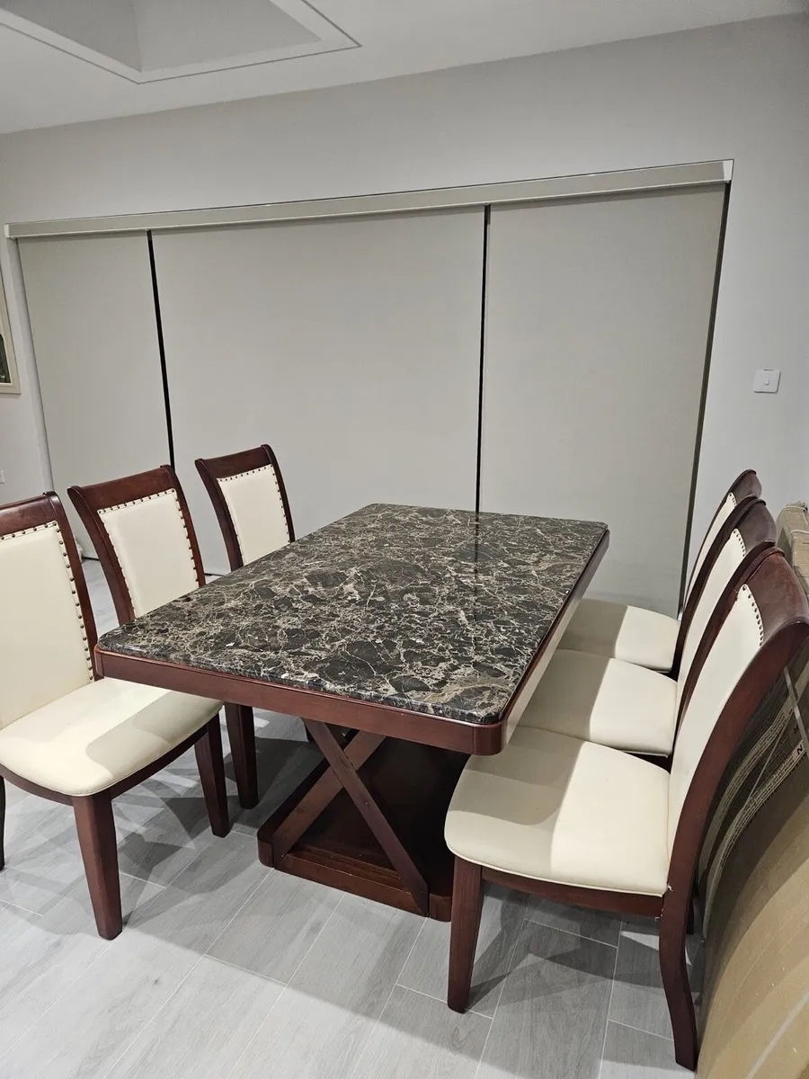 Kitchen table - Image 1