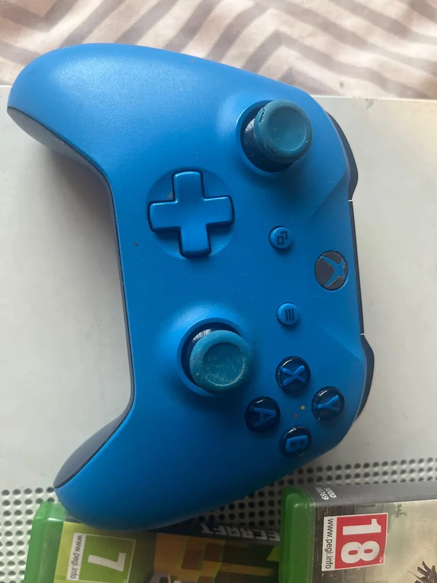 Xbox one S three games and Blue xbox controller - Image 2