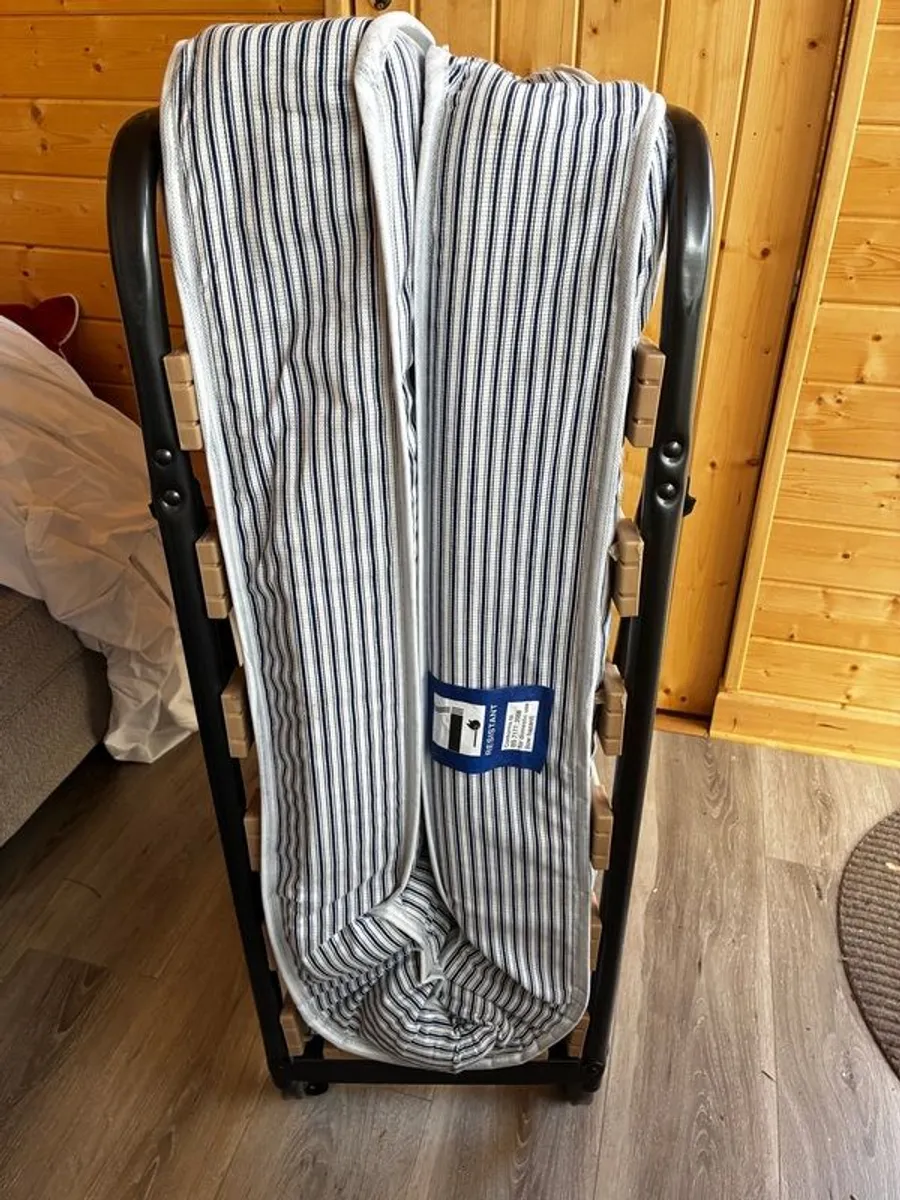 Fold up single bed - Image 1