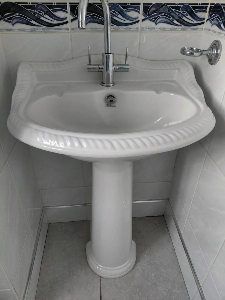 Sanitary ware. - Image 2