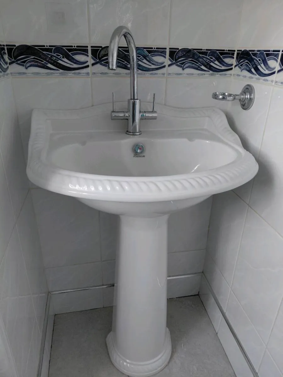 Sanitary ware. - Image 3