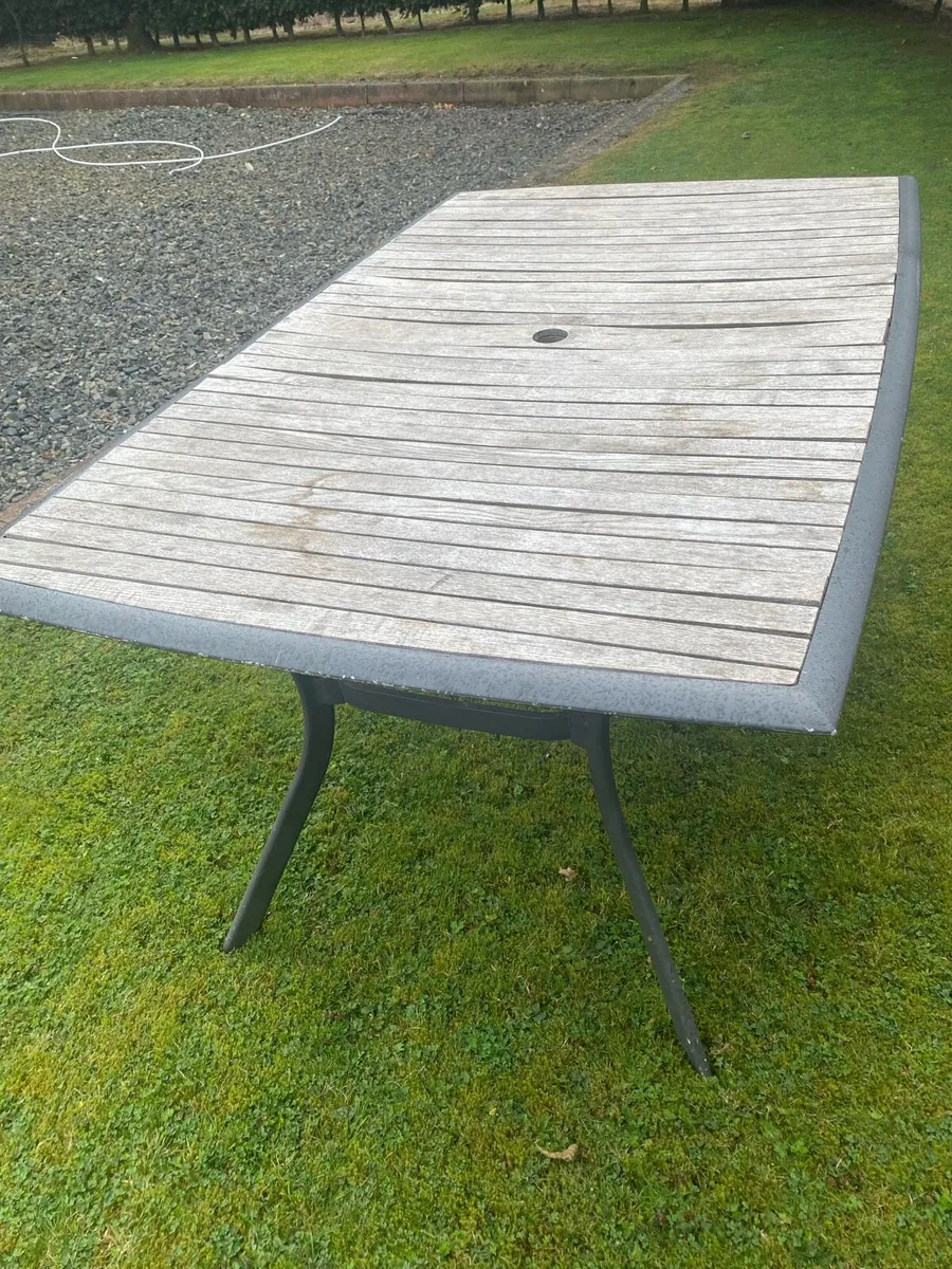 Garden table - Image 1