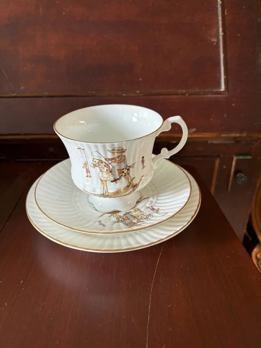 Child's tea set featuring charming illustrations by the German artist Gisela Gottschlich. - Image 3