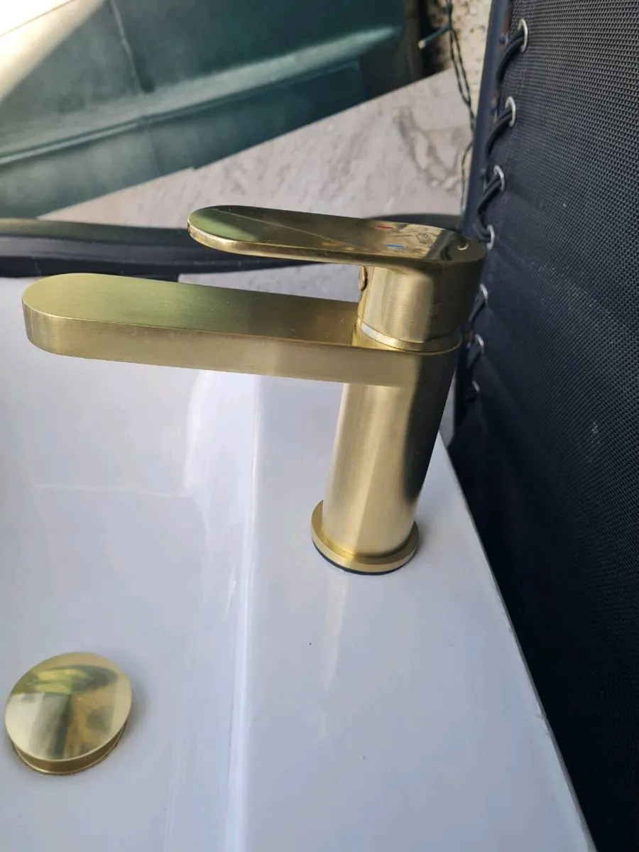 Bathroom sink - Image 4