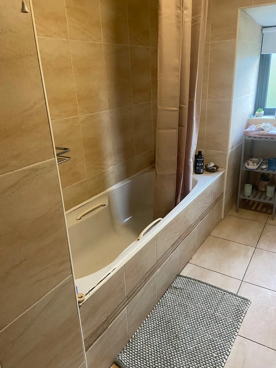 Bathroom Suite - Image 3