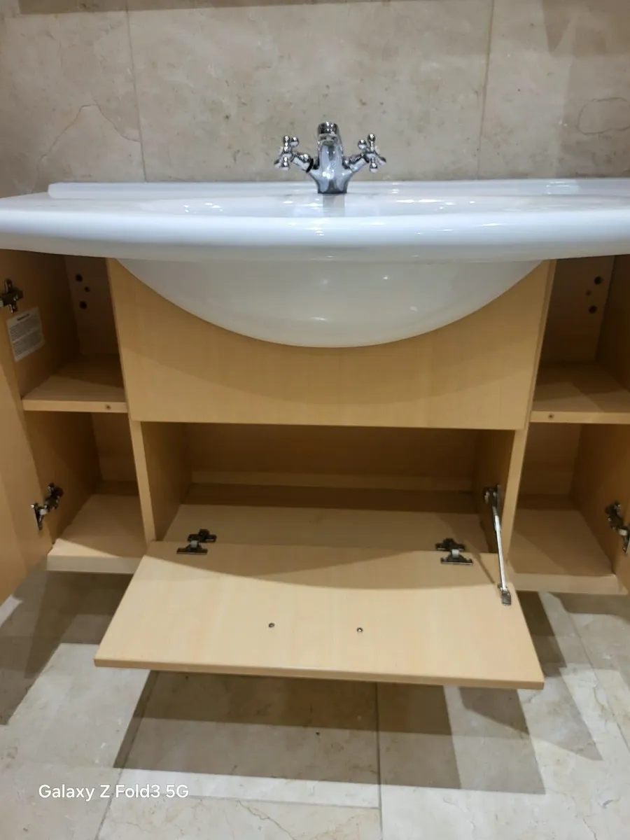 Bathroom Suite - Image 4