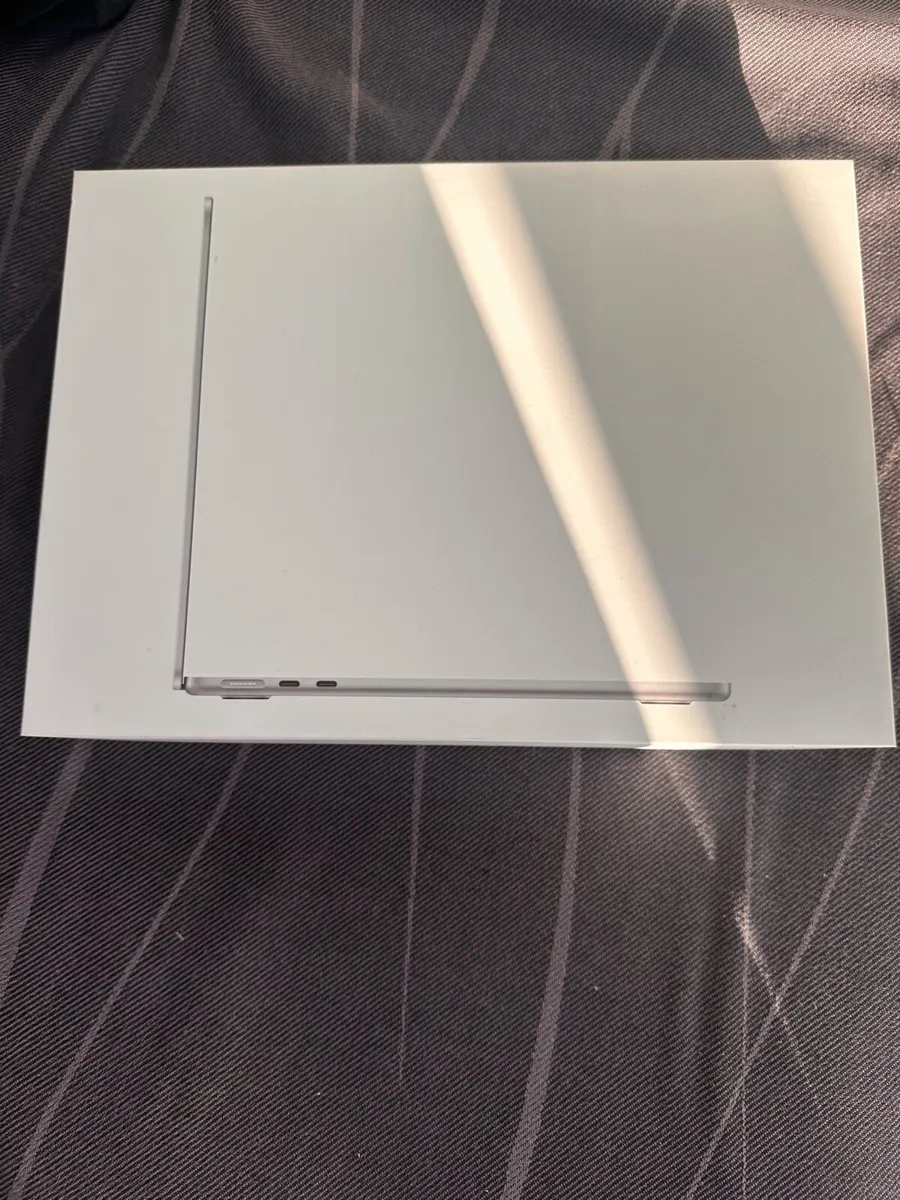 New still in the box Mac book air 13 inch - Image 2
