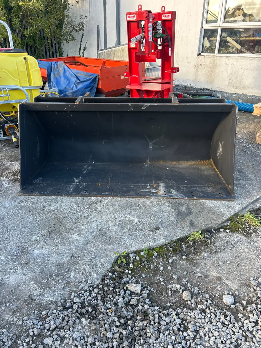 JCB 7Ft buckets - Image 1