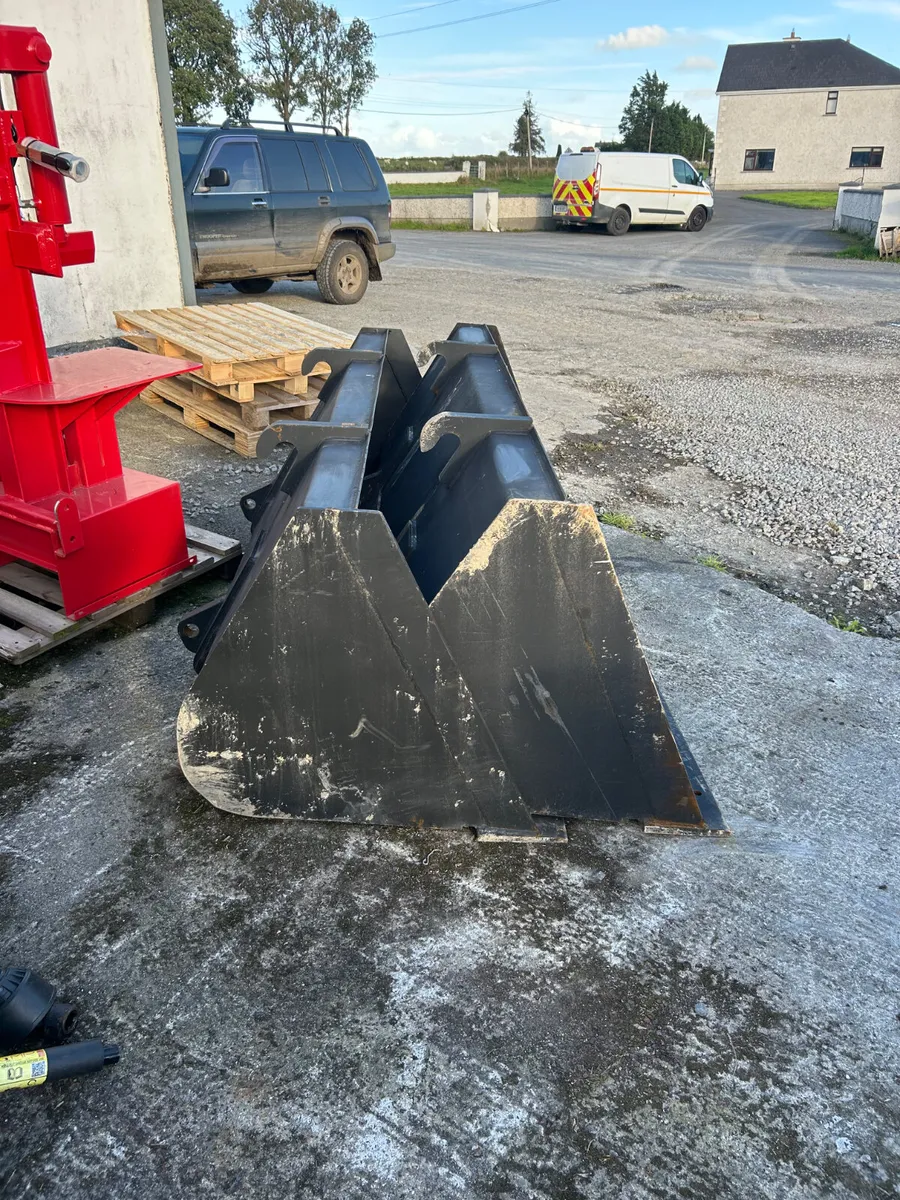 JCB 7Ft buckets - Image 2