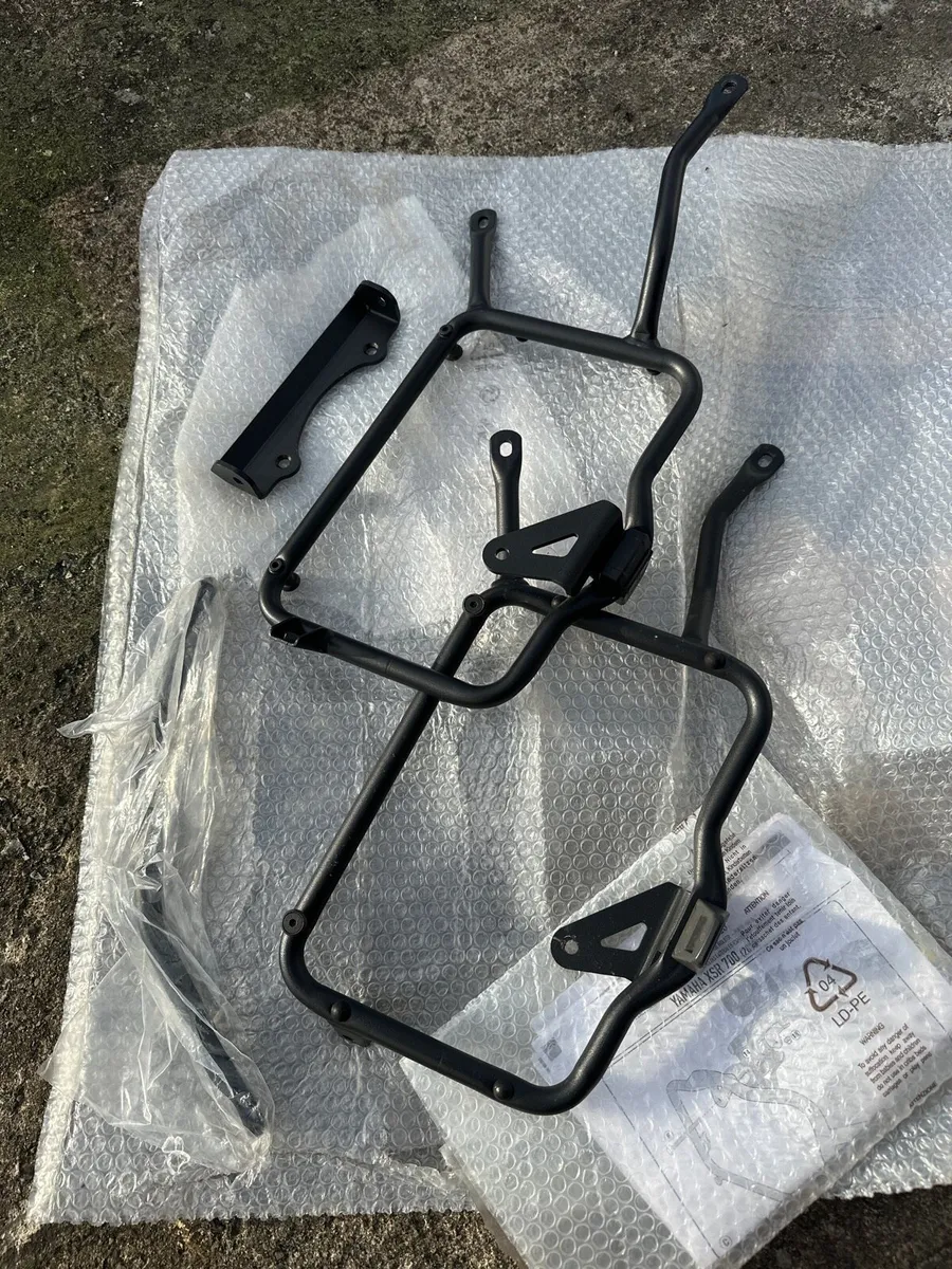 Yamaha XSR700 2016/23 Givi Pannier rack PL2126 - Image 3