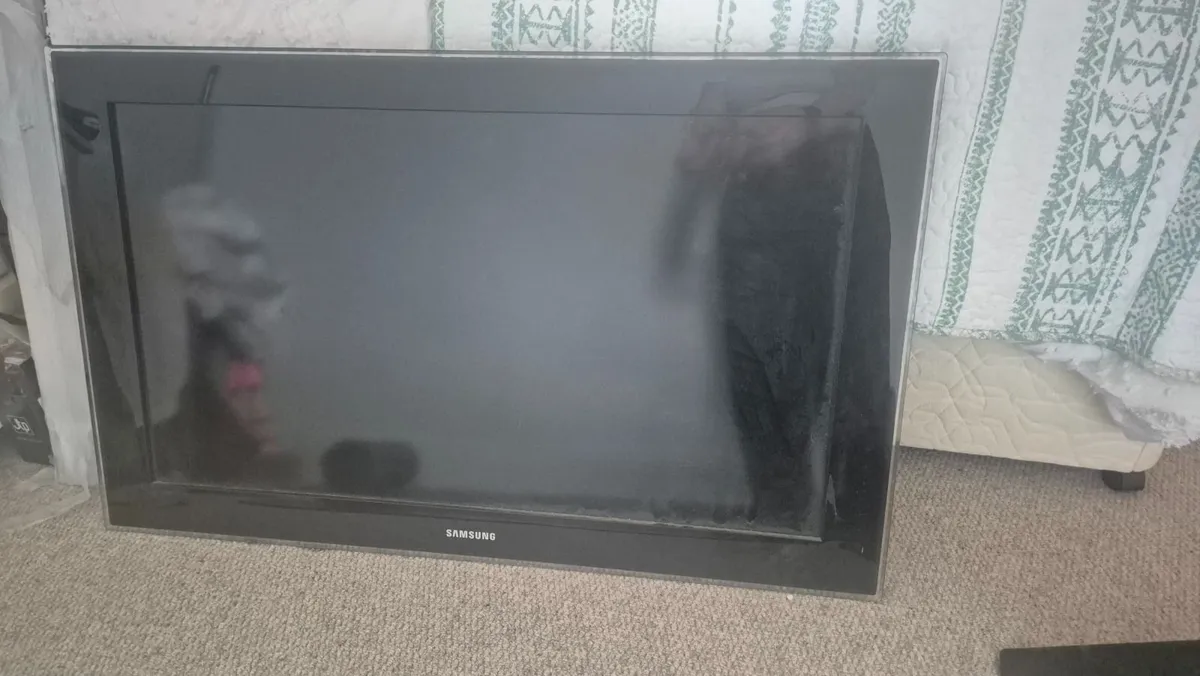 Samsung Television- Free to good home - Image 2