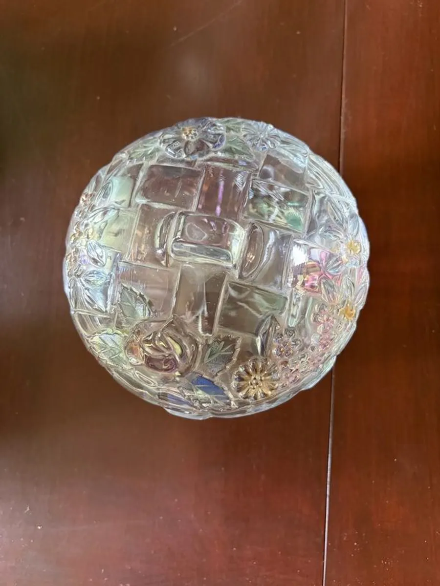 Vintage Riccardo Glass Lidded Dish, Floral Embossed Lattice Design - Image 1