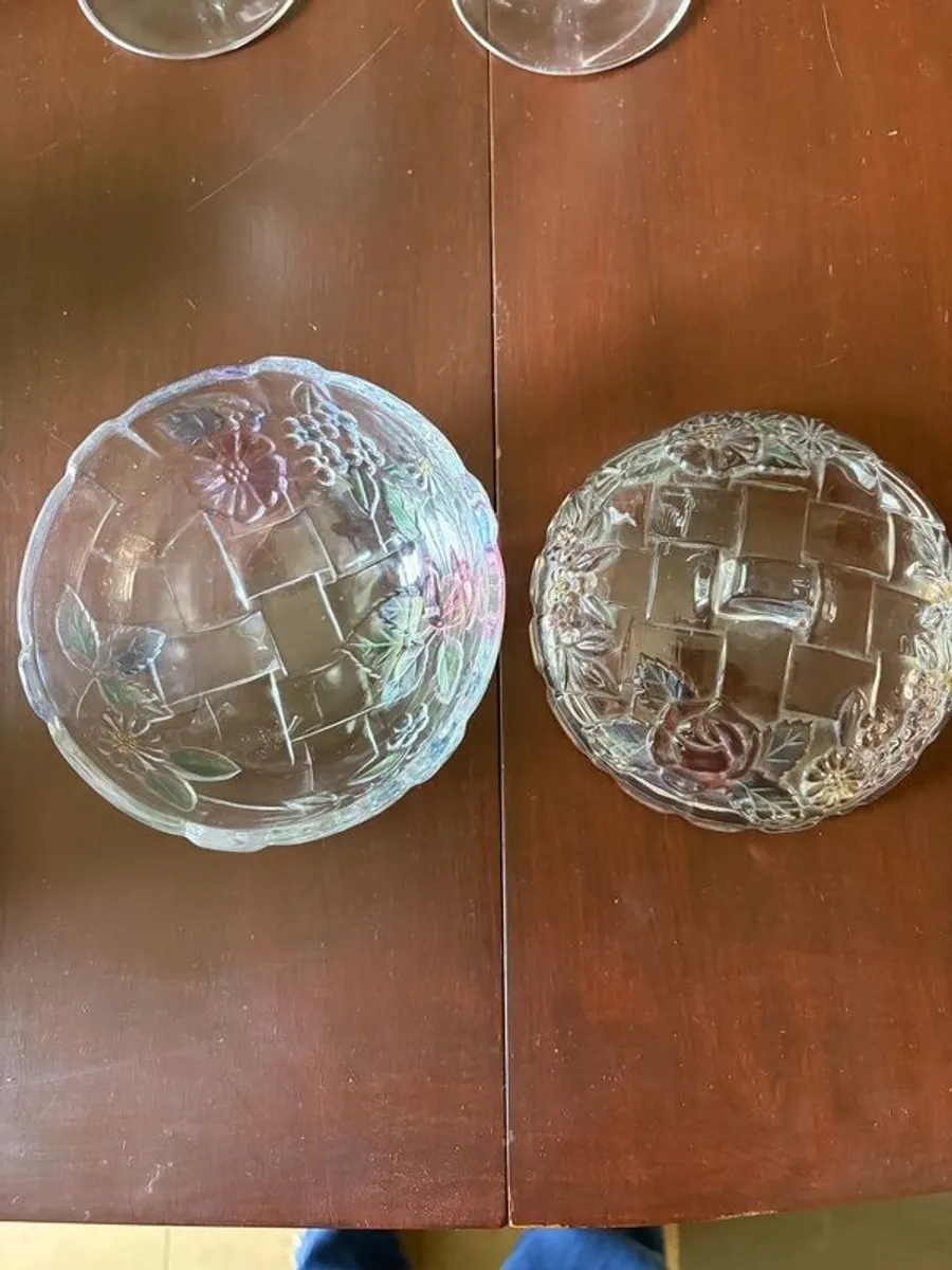 Vintage Riccardo Glass Lidded Dish, Floral Embossed Lattice Design - Image 2