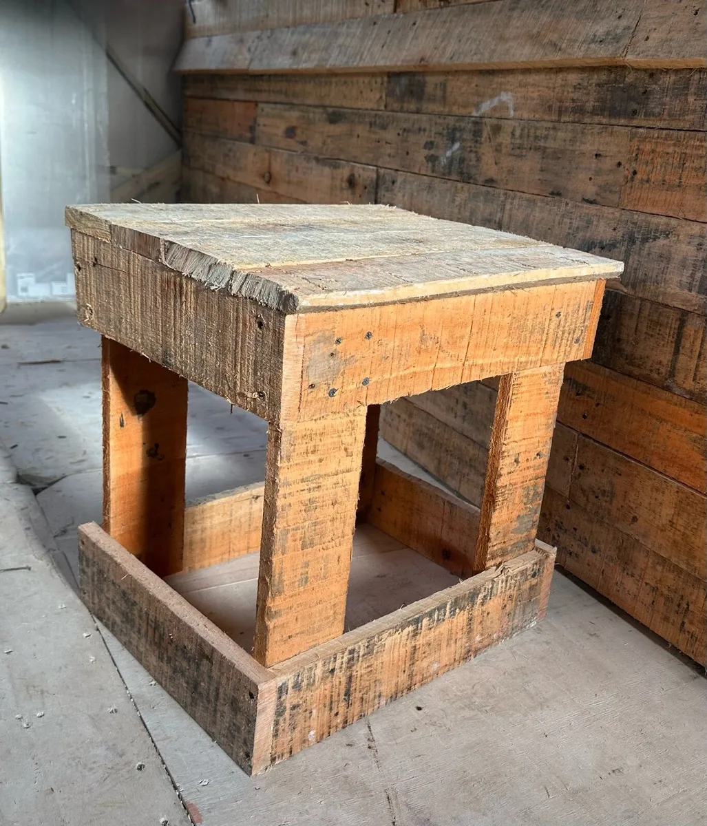 Handmade wooden stool - Image 2